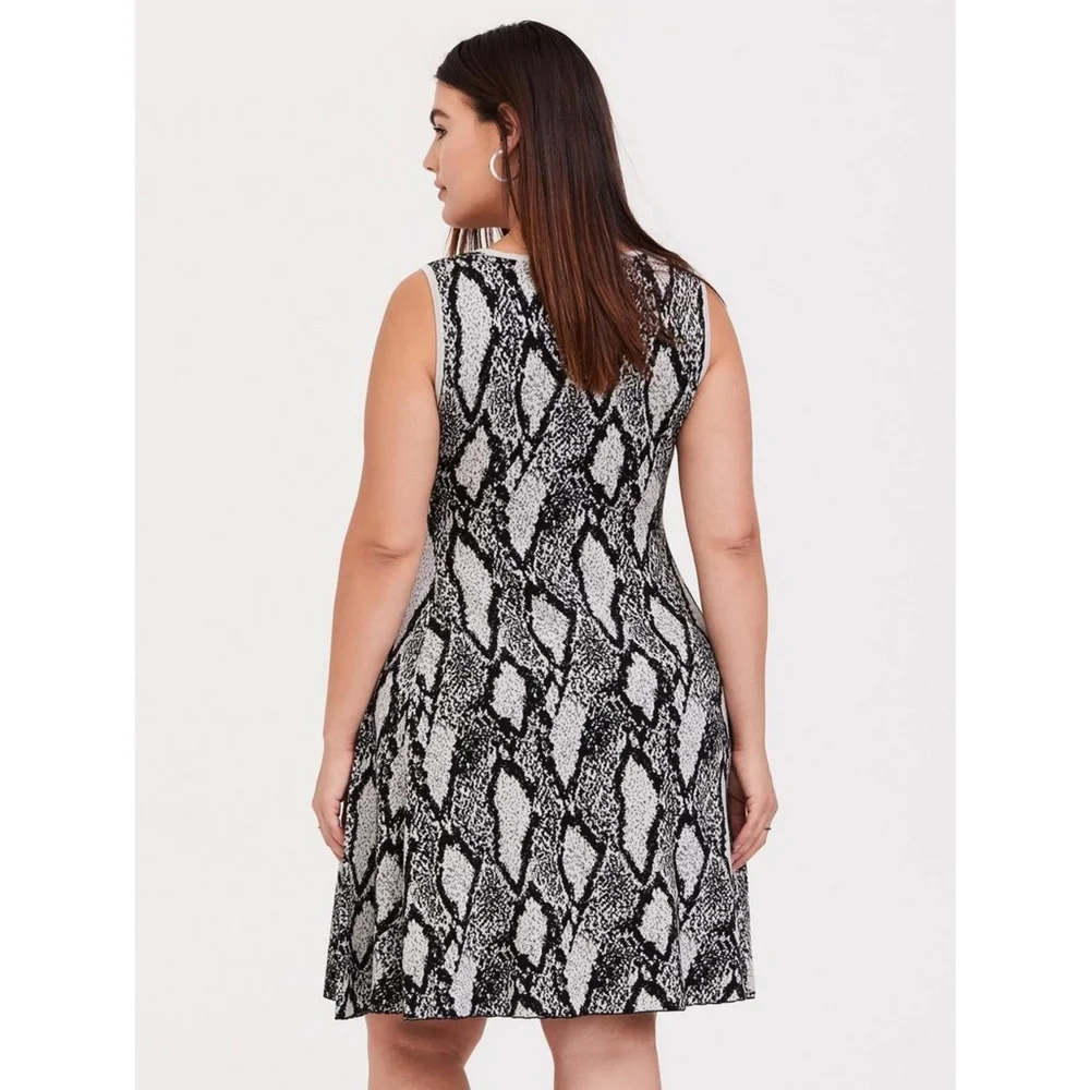 Torrid Black Snakeskin Print Sweater Knit Trapeze Dress Snake Grey 1X (Torrid 1) - Picture 3 of 11